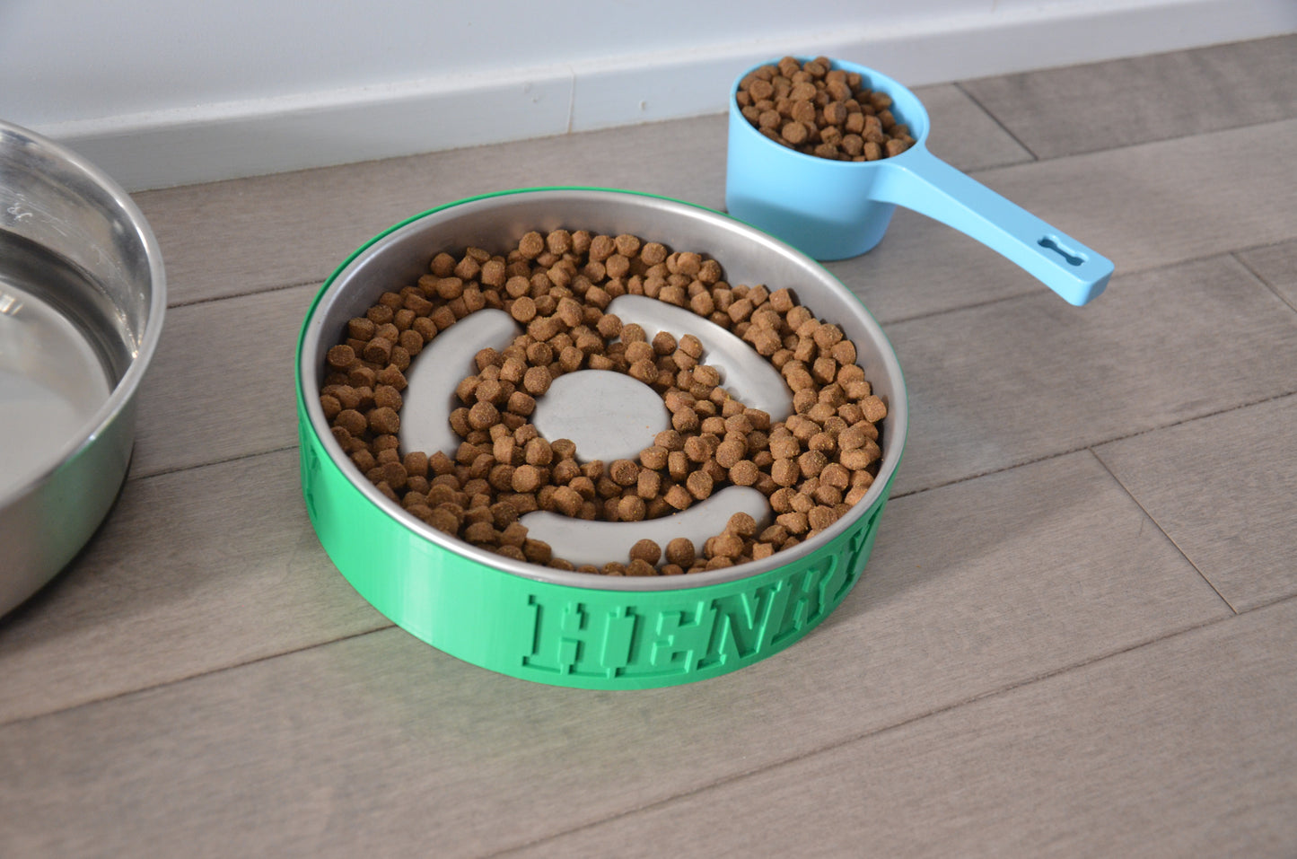Engraved Circle Slow Feeder with Lined Stainless Steel Bowl