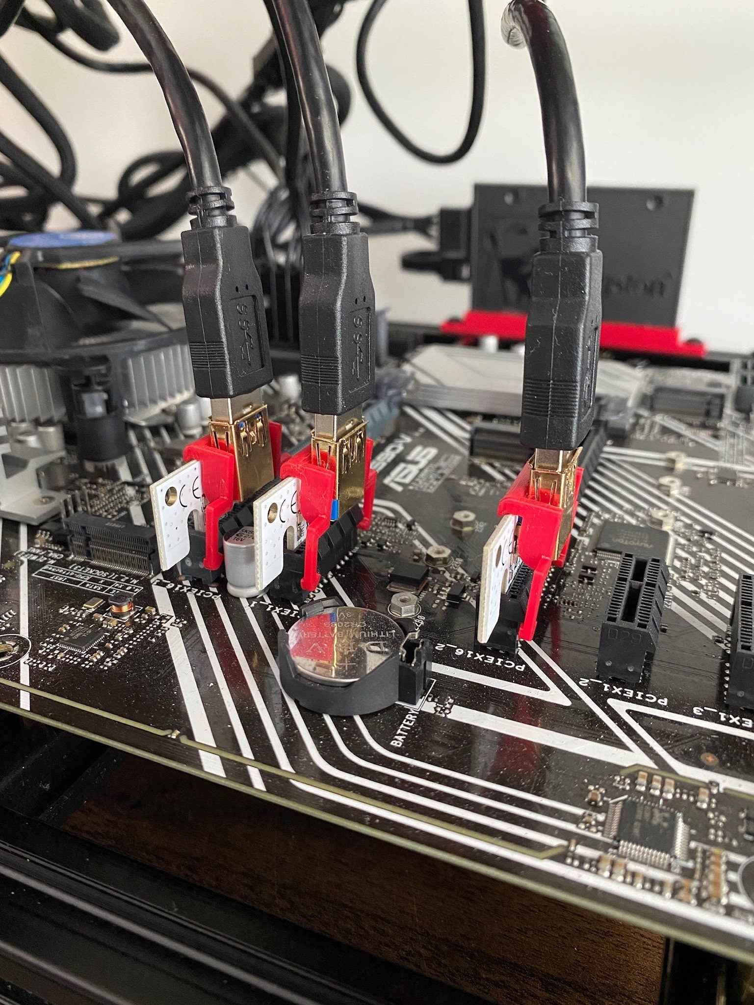 PCIe Riser Locking Clips for Mining Rigs // Good for tight spaces // 3 ...